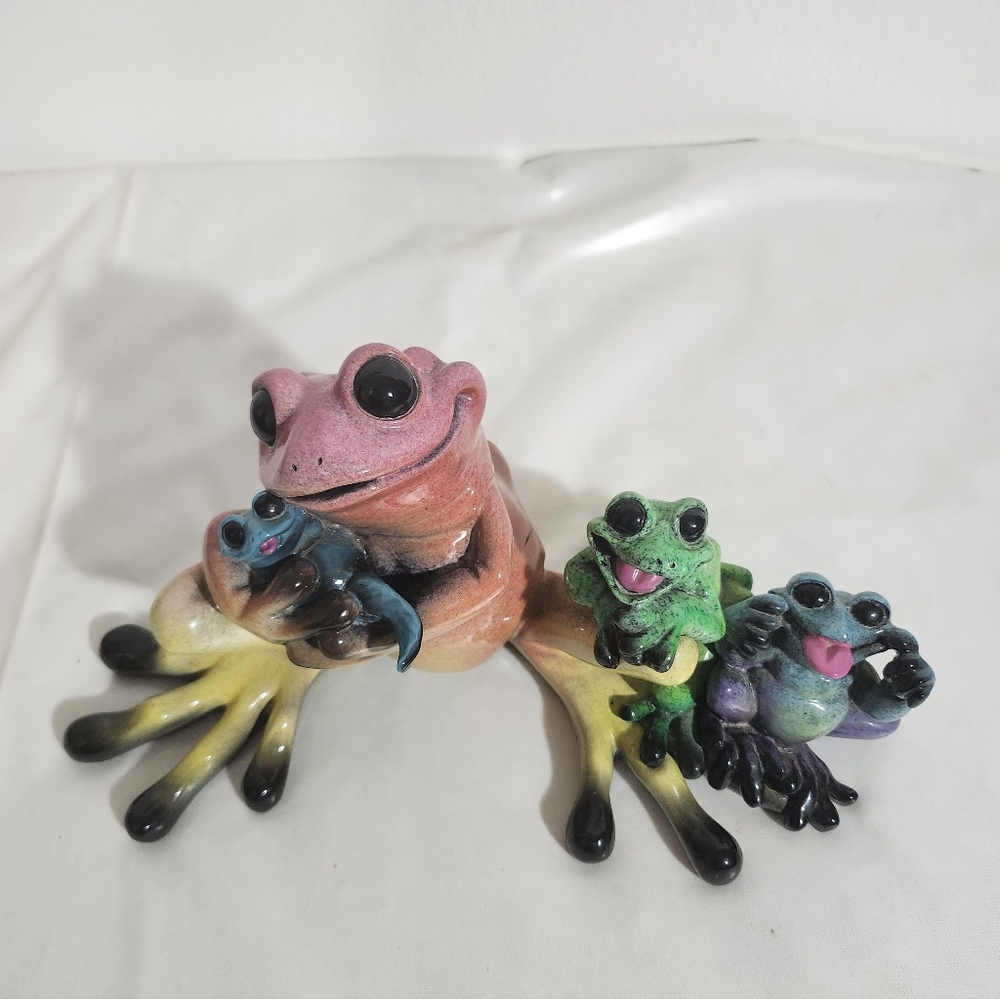 Retired Kitty's Critters "Full House"Colorful Frog Family Figurine - Picture 4 of 6